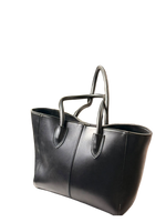 Luxe Everyday Black Tote Bag – Sleek & Timeless Carryall